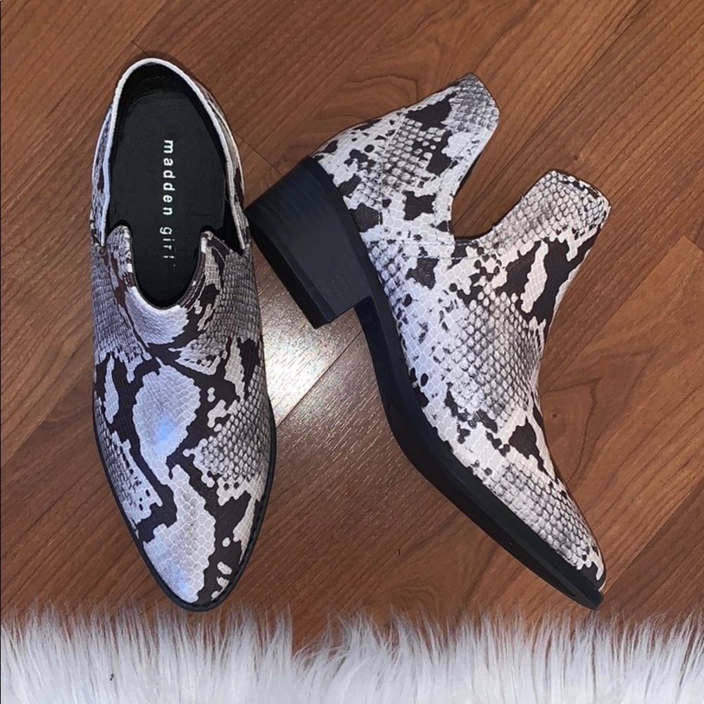 RELISTED SIZES 7.5 & 8.5 AVAILABLE Madden Girl Cut Out Snakeskin Booties - Picture 2 of 6